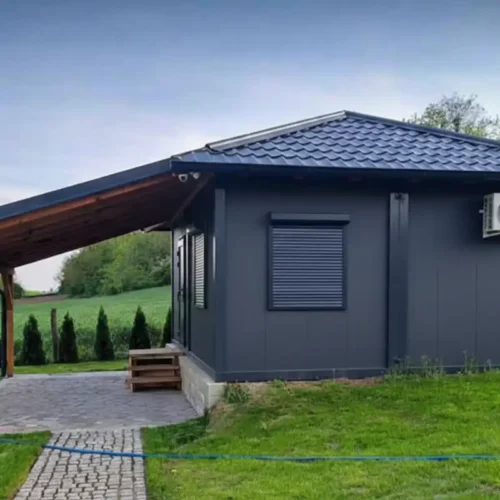 DOM Antracit 6x4,8m + prístreškok,strecha